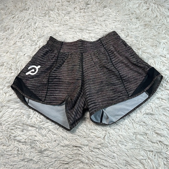 Lululemon Hotty Hot Short II *Long 4" - Picture 1 of 5